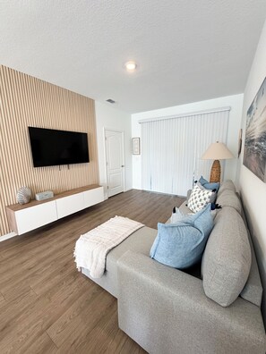 Living area - Modern Coastal Townhouse Near Beach & DT - St. Augustine (St. Augustine)