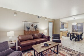 Living area - Charming Condo w/ Red Rock views, shared pool/hot tub & pickleball/tennis courts (Sedona)