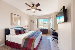 2 bedrooms, desk, iron/ironing board, free WiFi - Sunny townhome with a lovely patio & W/D - pool, game room, and gym access (Oro Valley)