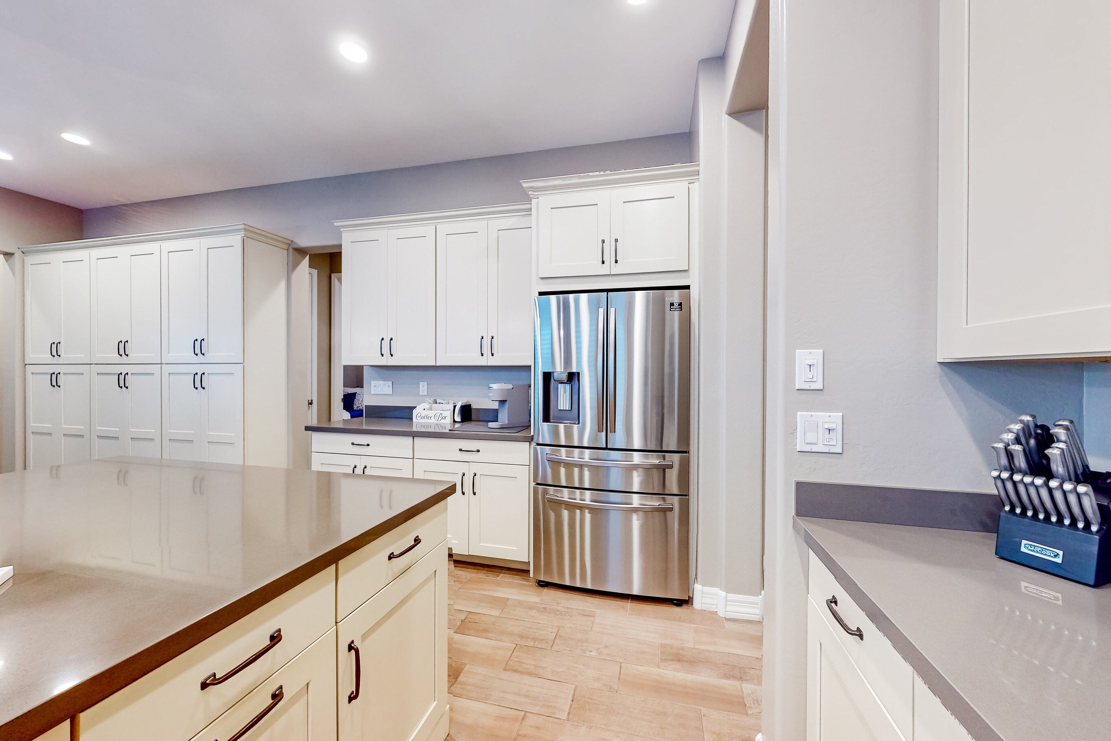 Coffee/tea maker, fridge, microwave, oven