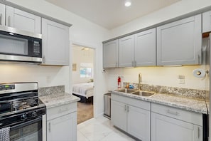 Fridge, microwave, oven, stovetop - Beautifully renovated, centrally located historic Tucson property! (Tucson)
