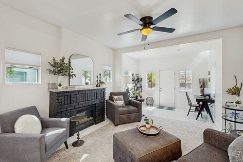 Beautifully renovated, centrally located historic Tucson property!