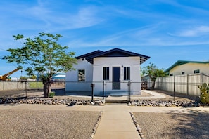 Exterior - Beautifully renovated, centrally located historic Tucson property! (Tucson)