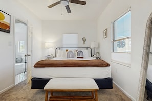 2 bedrooms, desk, iron/ironing board, free WiFi - Beautifully renovated, centrally located historic Tucson property! (Tucson)