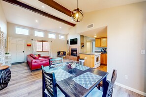 Interior - Mountain view stay with fireplace, resort-style amenities, central AC, & W/D (Tucson)