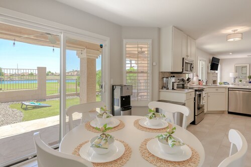 Delightful golf escape with pool, lawn games, pool table, fast WiFi & central AC