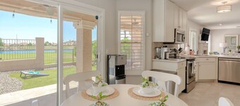 Delightful golf escape with pool, lawn games, pool table, fast WiFi & central AC