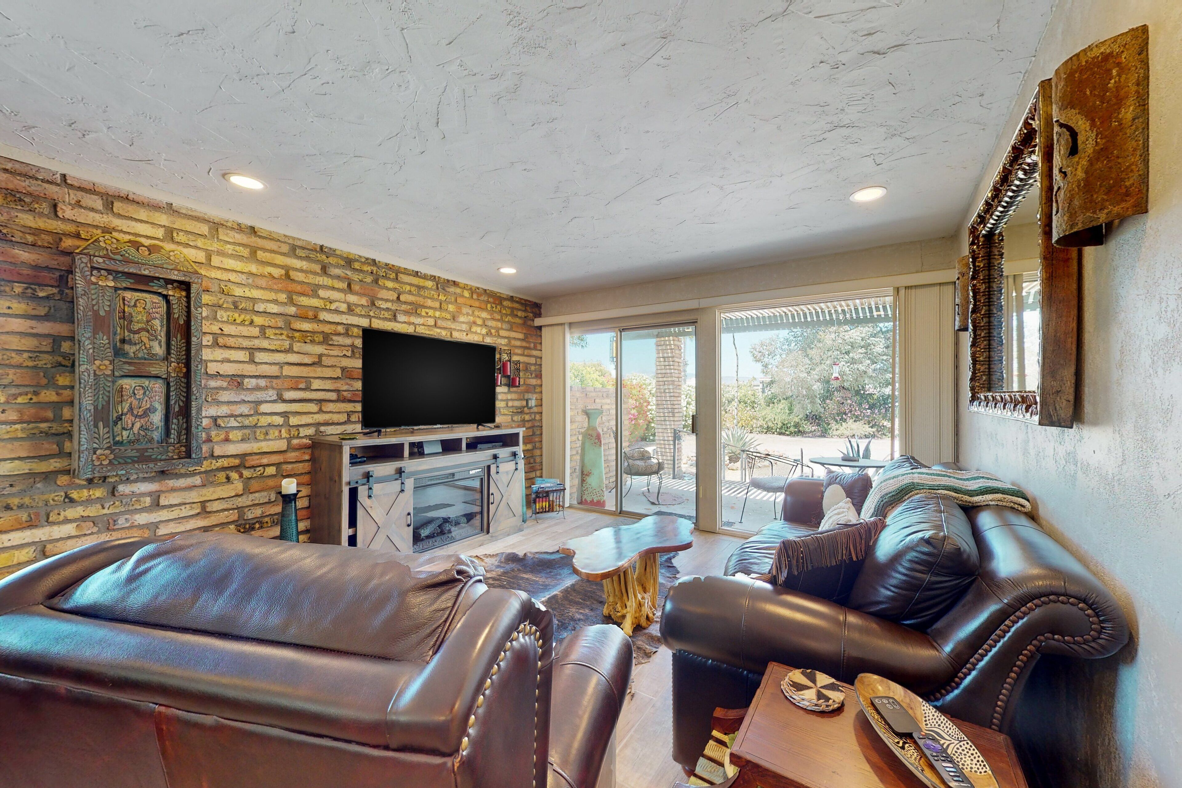 Wonderful Condo With Pool, Fireplace, W/d, & Grill - Golf Nearby - Cave Creek, AZ