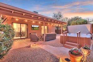 Terrace/patio - Contemporary home with a private pool, hot tub & fast WiFi (Scottsdale)