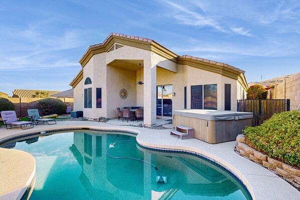 Pool - Inviting home with pool, hot tub, enclosed yard, fast WiFi, & W/D (Phoenix)