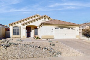 Exterior detail - Inviting home with pool, hot tub, enclosed yard, fast WiFi, & W/D (Phoenix)