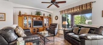 Serene home with mountain views, enclosed yard, patio, grill & AC - near golf