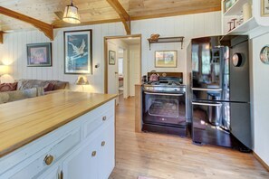 Interior - Dog-friendly mountain retreat with private hot tub & well-appointed deck (Idyllwild)