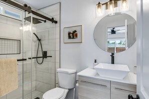 Shower, hair dryer, towels - Chic Boho Vibes Meet Sunny Days and Starry Nights - Relaxation, and Adventure (Palm Springs)