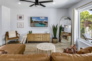 Smart TV - Chic Boho Vibes Meet Sunny Days and Starry Nights - Relaxation, and Adventure (Palm Springs)