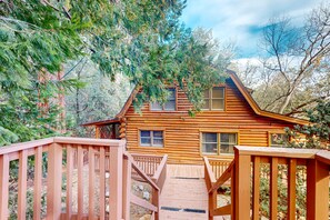Property grounds - Secluded mtn-view cabin with deck,hot tub, grill, wood stove - dog-friendly (Idyllwild)