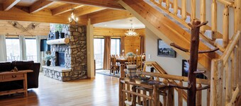 Luxury Log Home Dock Slip+ Hot Tub+ Foosball