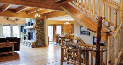 Luxury Log Home DOCK SLIP ,Hot Tub, Fire Pit, Community Pool