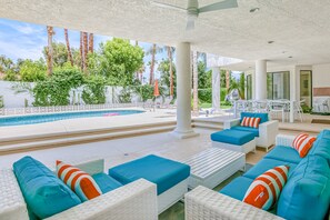 A heated pool - Gorgeous home with private pool, high-speed WiFi, central AC, & EV charger (Indian Wells)