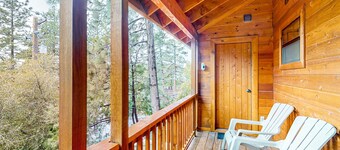 Charming dog-friendly home with covered deck, W/D, & mountain view