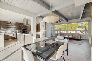 Dining - Movie Colony retreat w/ private pool, spa, grill & updated kitchen-near downtown (Palm Springs)
