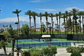 Sports court - Ground-floor mountain view condo with a pool, hot tub, tennis, & fitness room (Palm Desert)