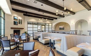 Dining - Amazing home with fitness room, tennis court, hot tub, pool, kitchen, & patio (Sun City West)