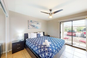 2 bedrooms, iron/ironing board, free WiFi, bed sheets - Sun Valley condo with a patio, washer/dryer, & AC - pool, hot tub, grill access (Scottsdale)
