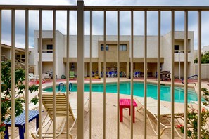 A heated pool - Sun Valley condo with a patio, washer/dryer, & AC - pool, hot tub, grill access (Scottsdale)