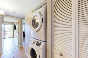 Interior - Sun Valley condo with a patio, washer/dryer, & AC - pool, hot tub, grill access (Scottsdale)