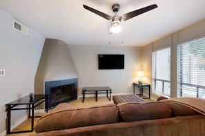 Smart TV - Sun Valley condo with a patio, washer/dryer, & AC - pool, hot tub, grill access (Scottsdale)