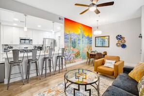 Smart TV - 1st-floor condo with mountain views, pool, hot tub, private balcony, AC, & W/D (Tucson)