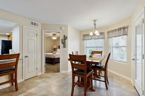 Dining - Stylish & Spacious Condo with Pool, Spa & Gym | Minutes to Golf (Scottsdale)