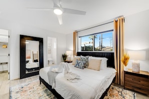 3 bedrooms, iron/ironing board, free WiFi, bed sheets - Lovely, updated home with enclosed yard, fast WiFi, W/D, & mountain view (Scottsdale)