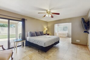 4 bedrooms, iron/ironing board, travel cot, free WiFi - Beautiful home close to everything with private pool & hot tub, fast WiFi, AC (Scottsdale)