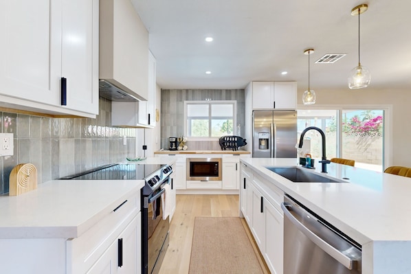 Fridge, microwave, oven, stovetop - Modern updated home with private pool, large yard, gas grill (Scottsdale)