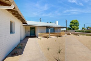 Exterior - Modern updated home with private pool, large yard, gas grill (Scottsdale)