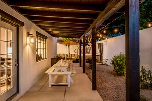 Outdoor dining - Escape to This Charming Single-Level Home in Scottsdale, AZ (Scottsdale)