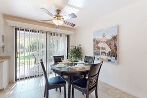 Dining - Beautiful Condo minutes from downtown, shared pools, hot tub, tennis & golf (Palm Springs)