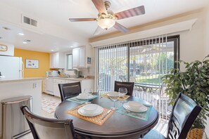 Dining - Beautiful Condo minutes from downtown, shared pools, hot tub, tennis & golf (Palm Springs)