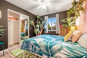 4 bedrooms, free WiFi, bed sheets - Groovy, dog-friendly ranch with pool, fenced yard, AC & W/D (Phoenix)