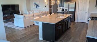A perfect Arizona getaway in Dove Mountain w heated pool & gated community.
