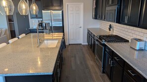 Coffee/tea maker, fridge, microwave, oven - A perfect Arizona getaway in Dove Mountain w heated pool & gated community. (Marana)