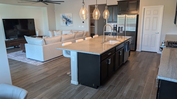 Interior - A perfect Arizona getaway in Dove Mountain w heated pool & gated community. (Marana)