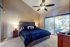 2 bedrooms, desk, iron/ironing board, free WiFi - Water-view home on golf course with hot tub, pool, tennis, on-site golf, & patio (Palm Desert)