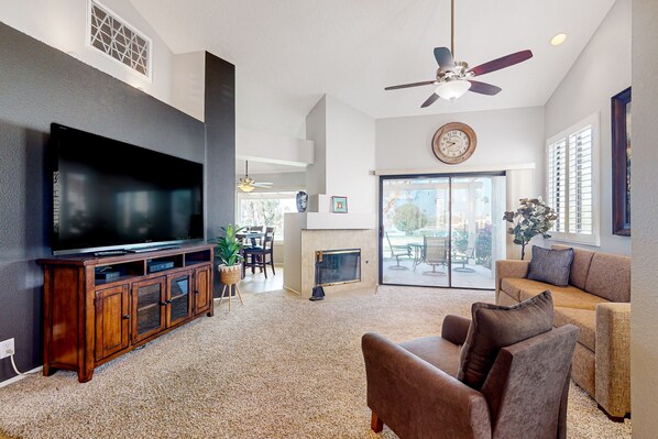 Smart TV, fireplace - Water-view home on golf course with hot tub, pool, tennis, on-site golf, & patio (Palm Desert)