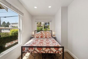 2 habitaciones, escritorio, tabla de planchar con plancha y wifi gratis 