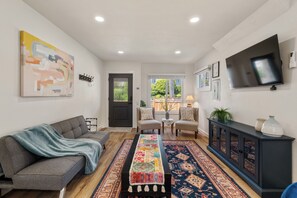 Smart TV - Emerald Leaf Downstairs (Seattle)