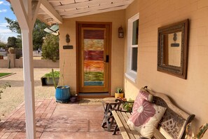 Terrace/patio - Charming home with large yards and excellent location for any interests (Phoenix)