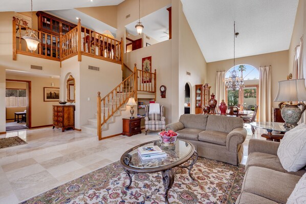 Smart TV, ping pong - Refined spacious home with enclosed yard, pool, games, formal dining, AC, & W/D (Scottsdale)